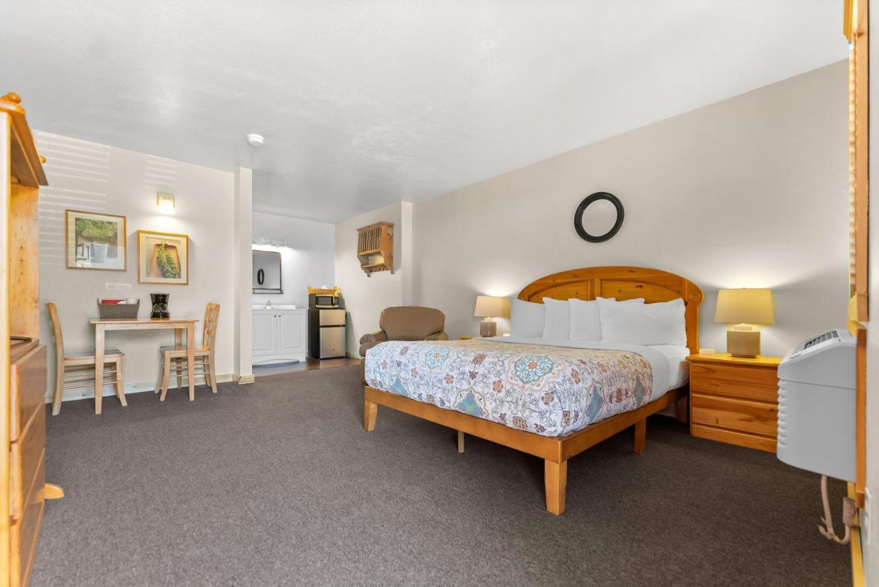 | Mt Gardner Inn