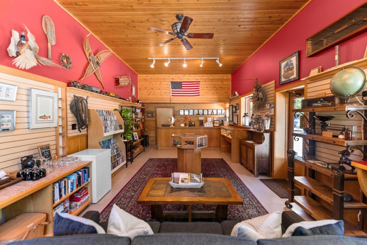 | Mt Gardner Inn
