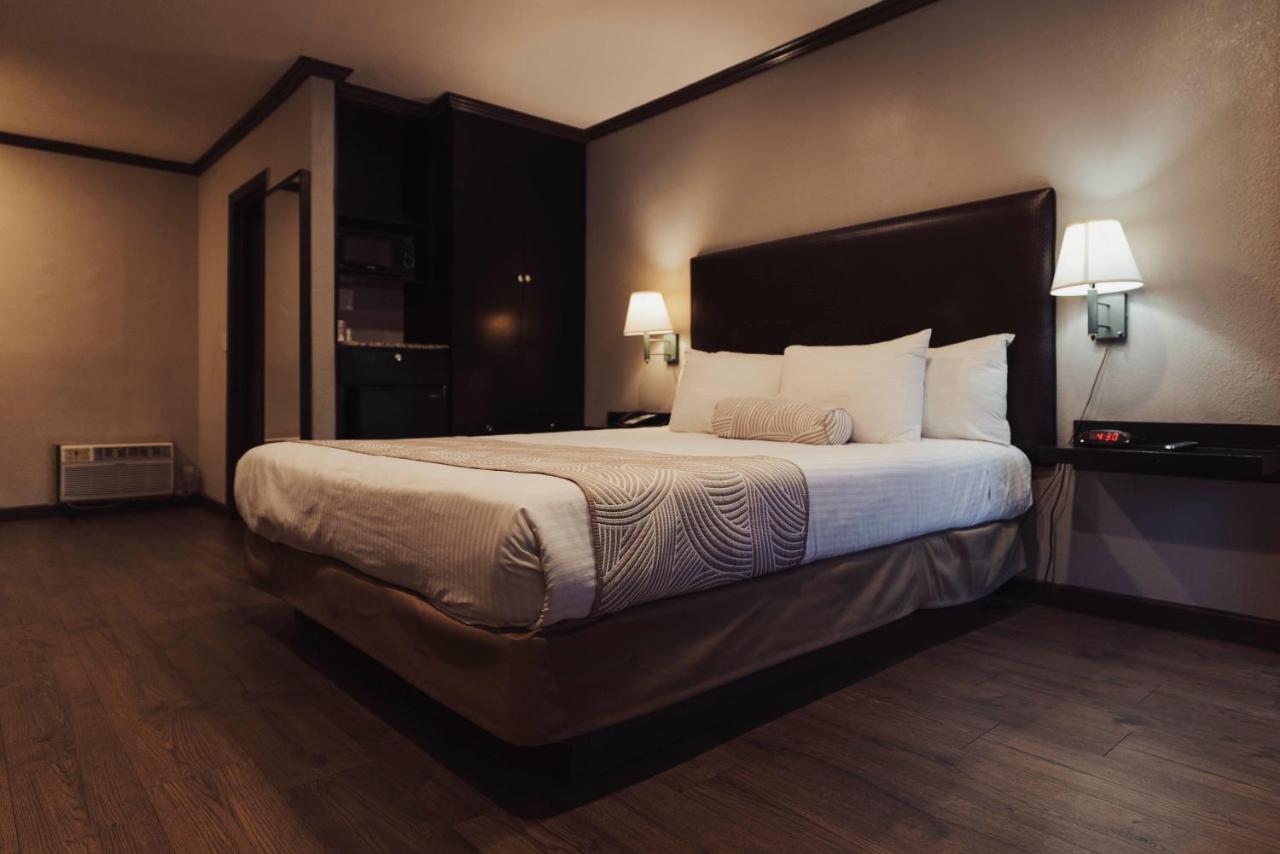 King Room at The Dixie Hollywood