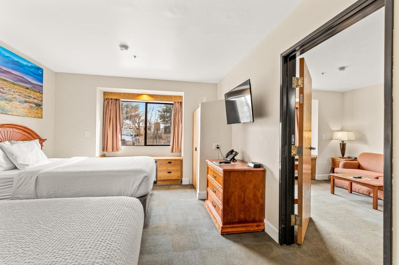 One-Bedroom Suite - Non-Pet Friendly/Non-Smoking at Days Inn by Wyndham Camp Verde Arizona
