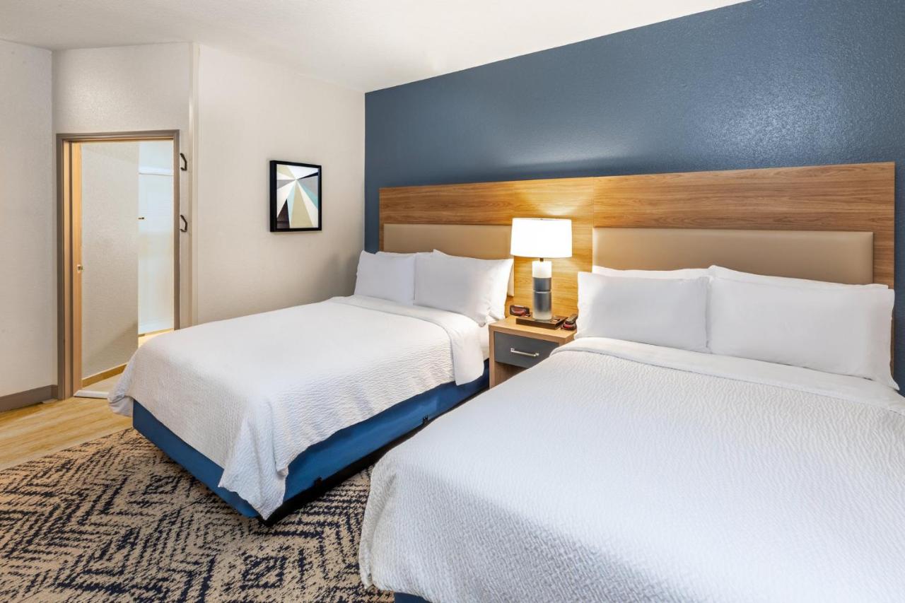 | Candlewood Suites Fayetteville, an IHG Hotel