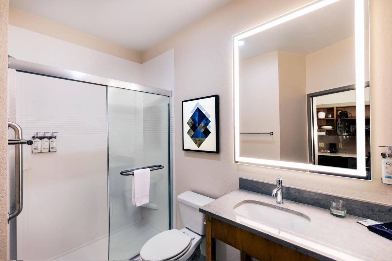 | Candlewood Suites Fayetteville, an IHG Hotel