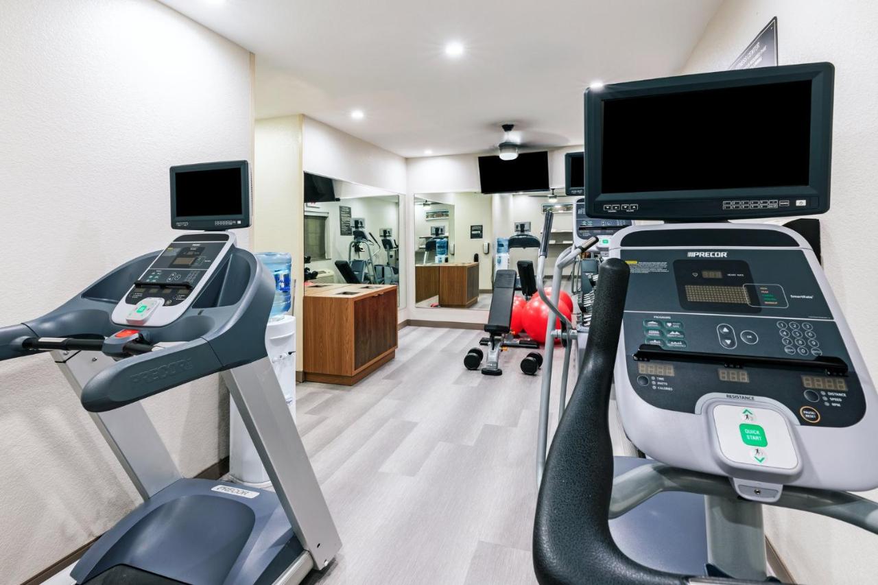 | Candlewood Suites Fayetteville, an IHG Hotel