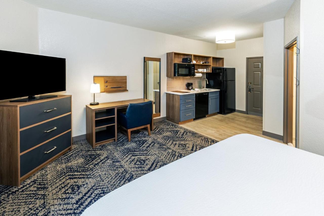 | Candlewood Suites Fayetteville, an IHG Hotel