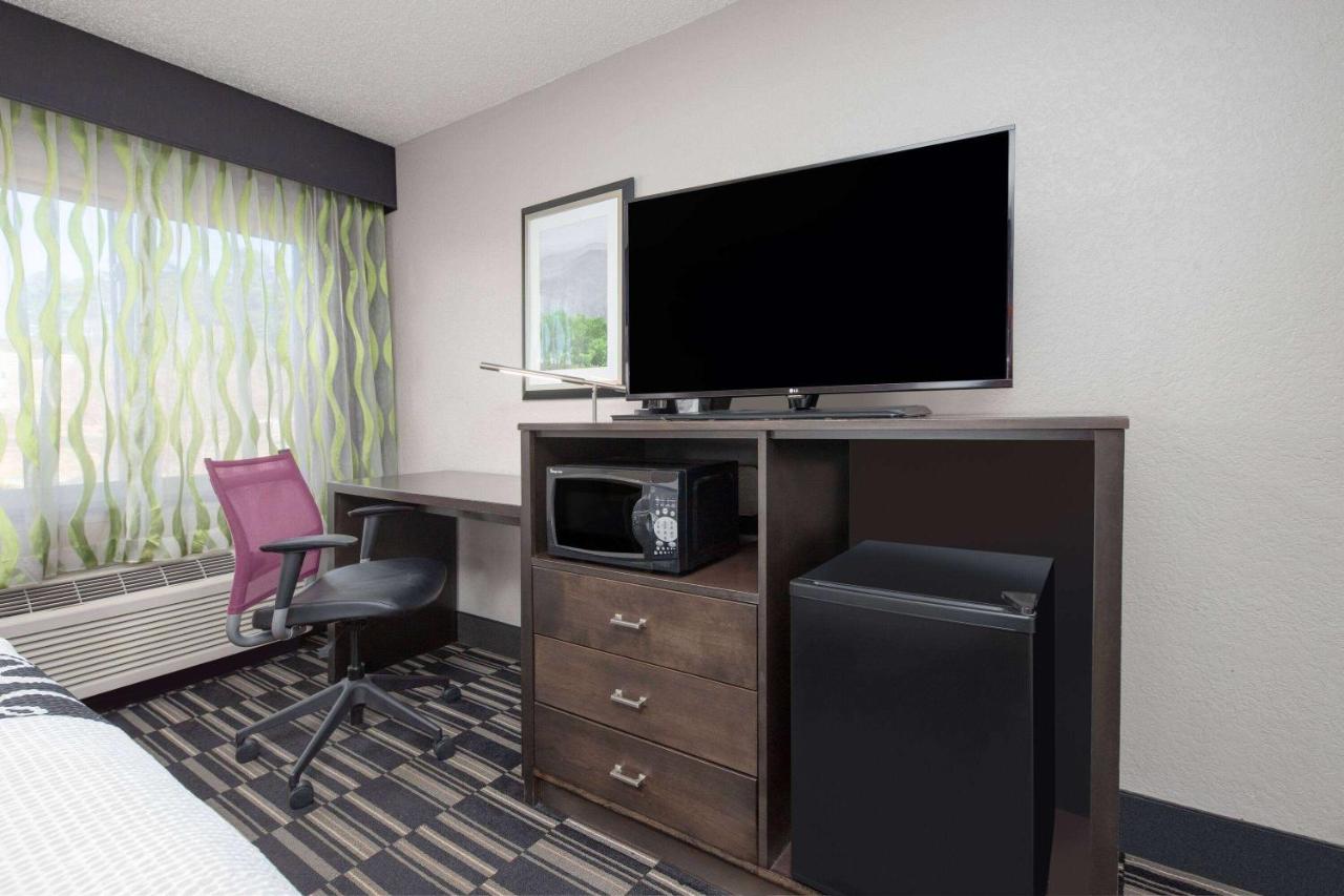 Queen Room - Non-Smoking at Super 8 by Wyndham El Dorado