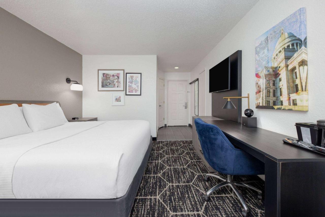 King Room at Super 8 by Wyndham El Dorado