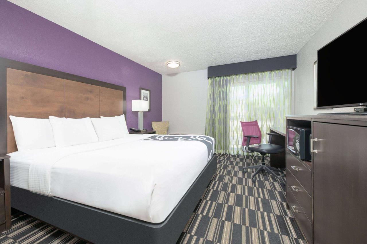 King Room at Super 8 by Wyndham El Dorado