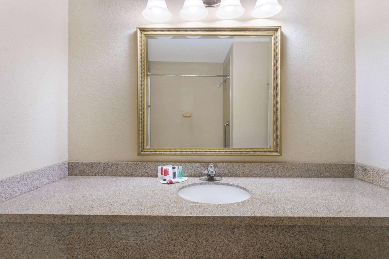 King Room - Non-Smoking at Days Inn by Wyndham Semmes/Mobile