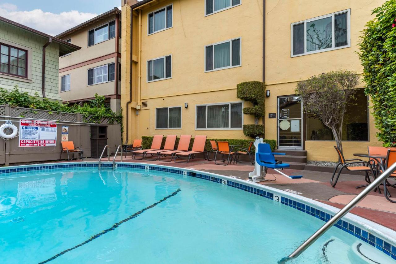 | Best Western Carmel's Town House Lodge
