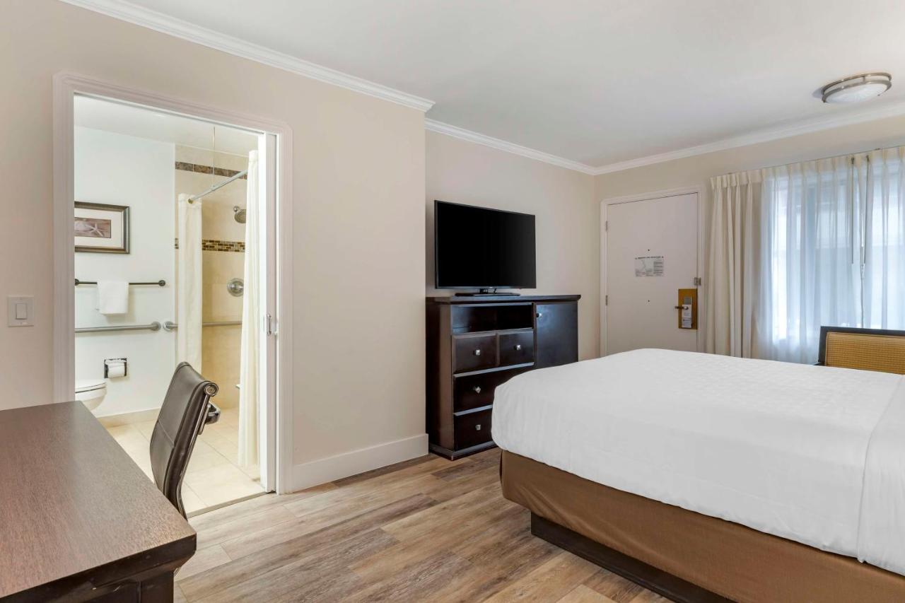 | Best Western Carmel's Town House Lodge