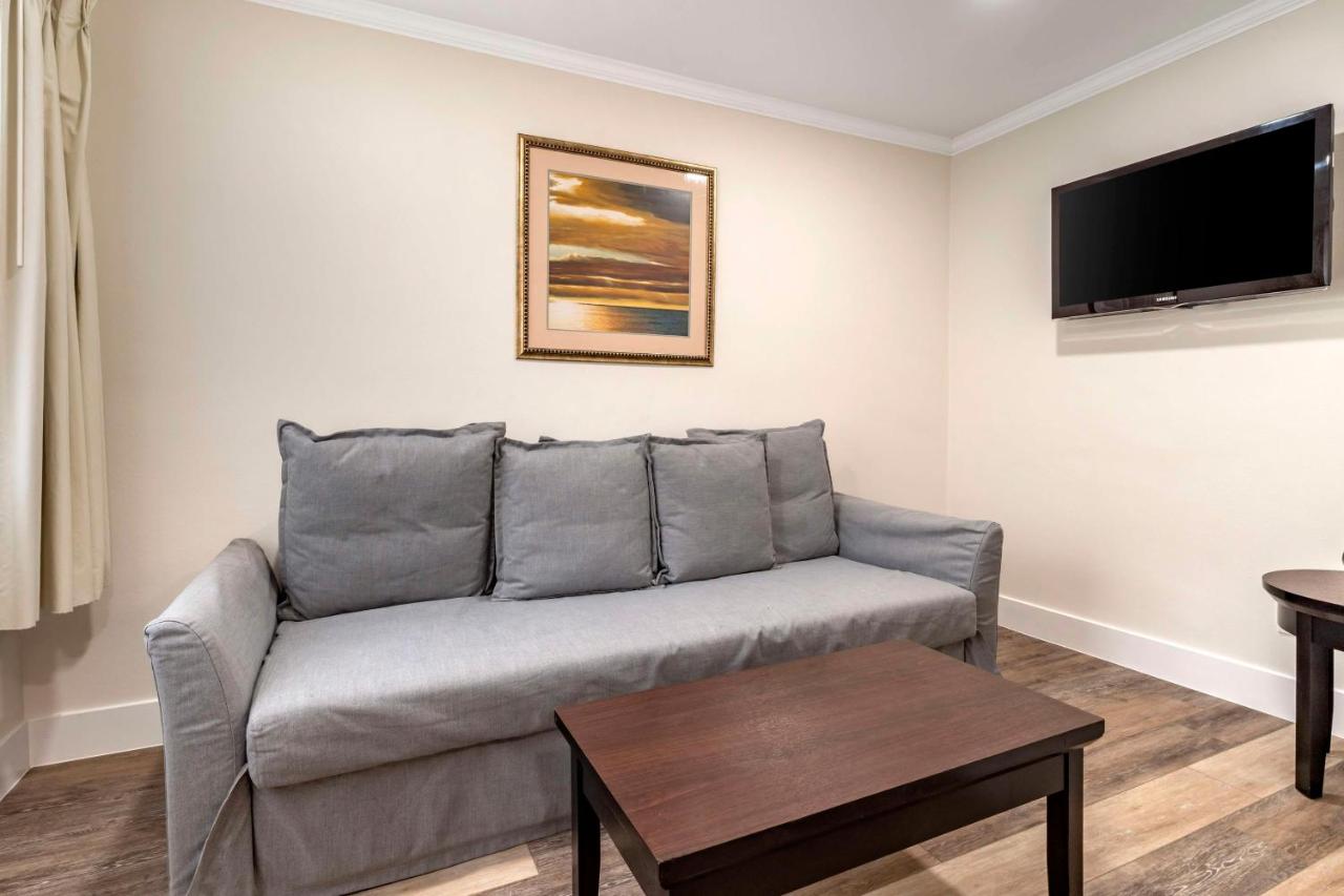 | Best Western Carmel's Town House Lodge