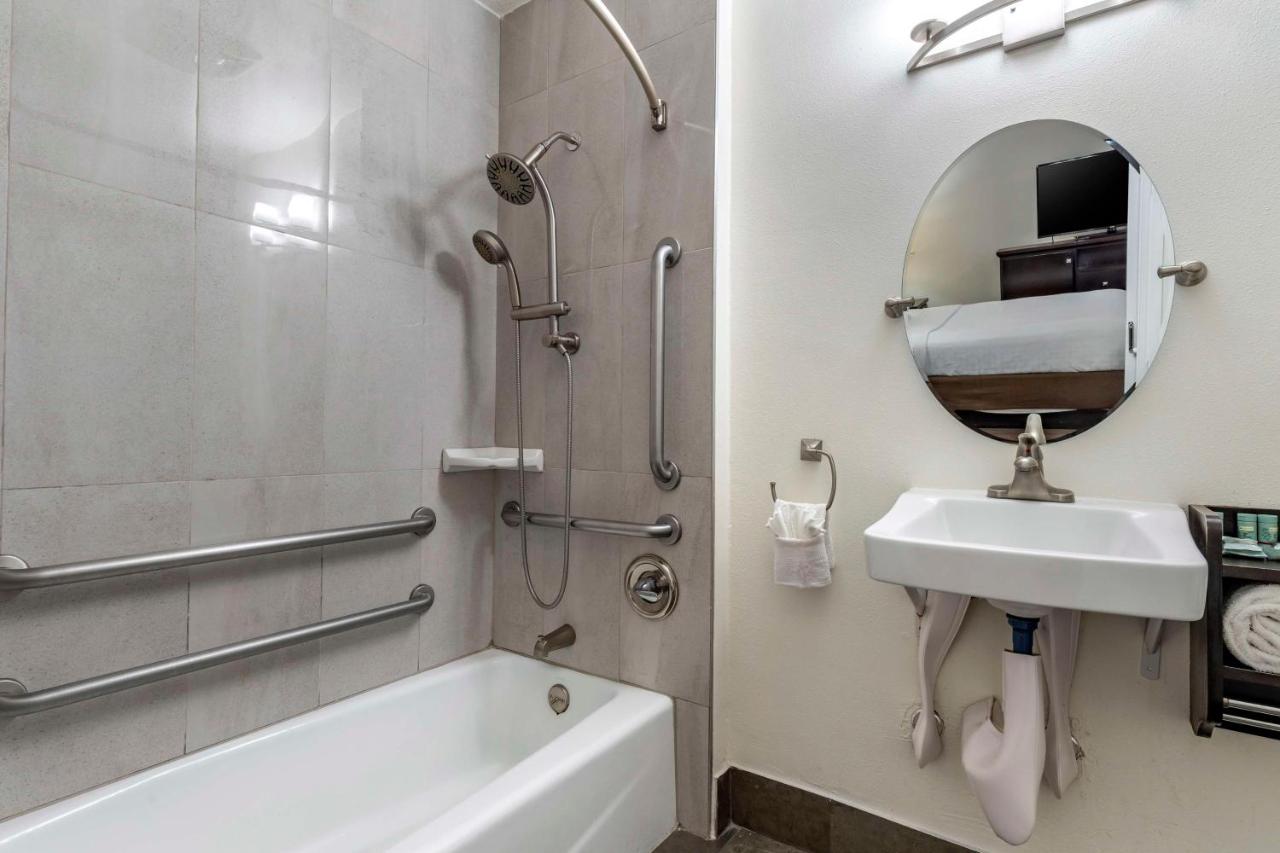 | Best Western Carmel's Town House Lodge
