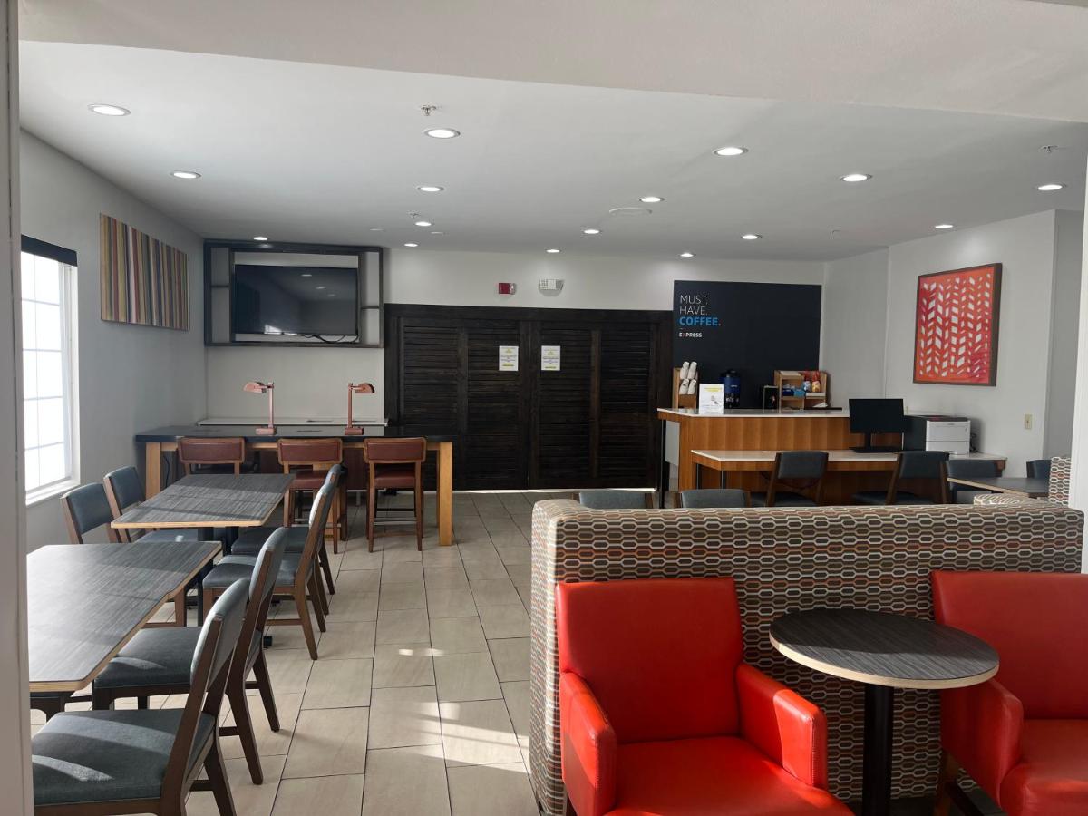 | Holiday Inn Express Henderson, an IHG Hotel