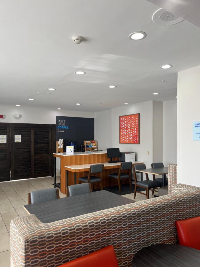 | Holiday Inn Express Henderson, an IHG Hotel