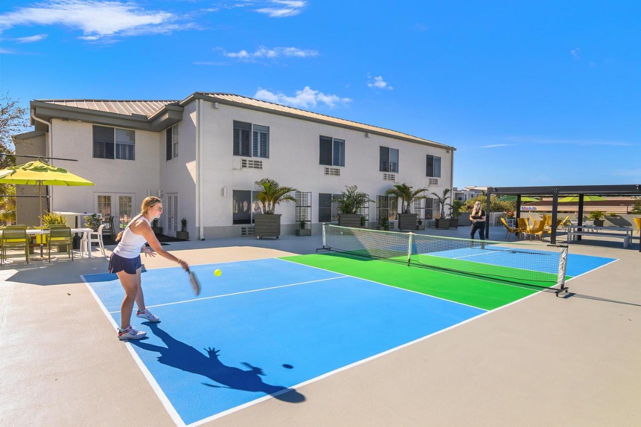 | Naples Park Central Hotel