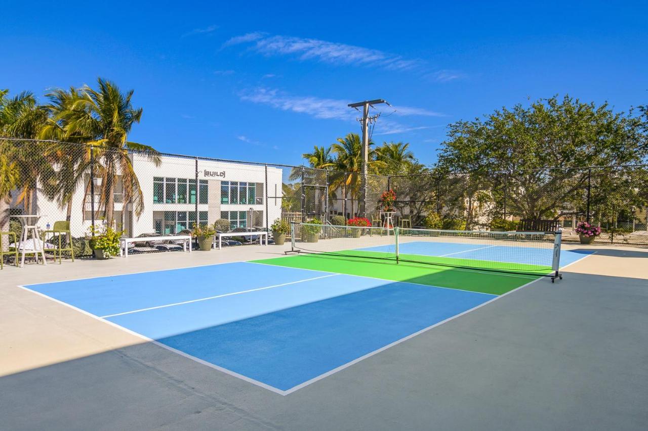 | Naples Park Central Hotel