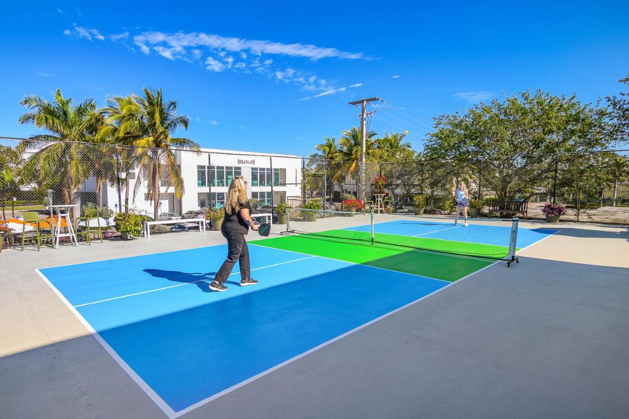 | Naples Park Central Hotel