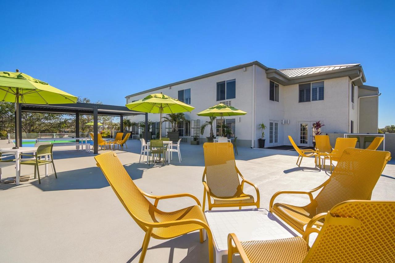 | Naples Park Central Hotel