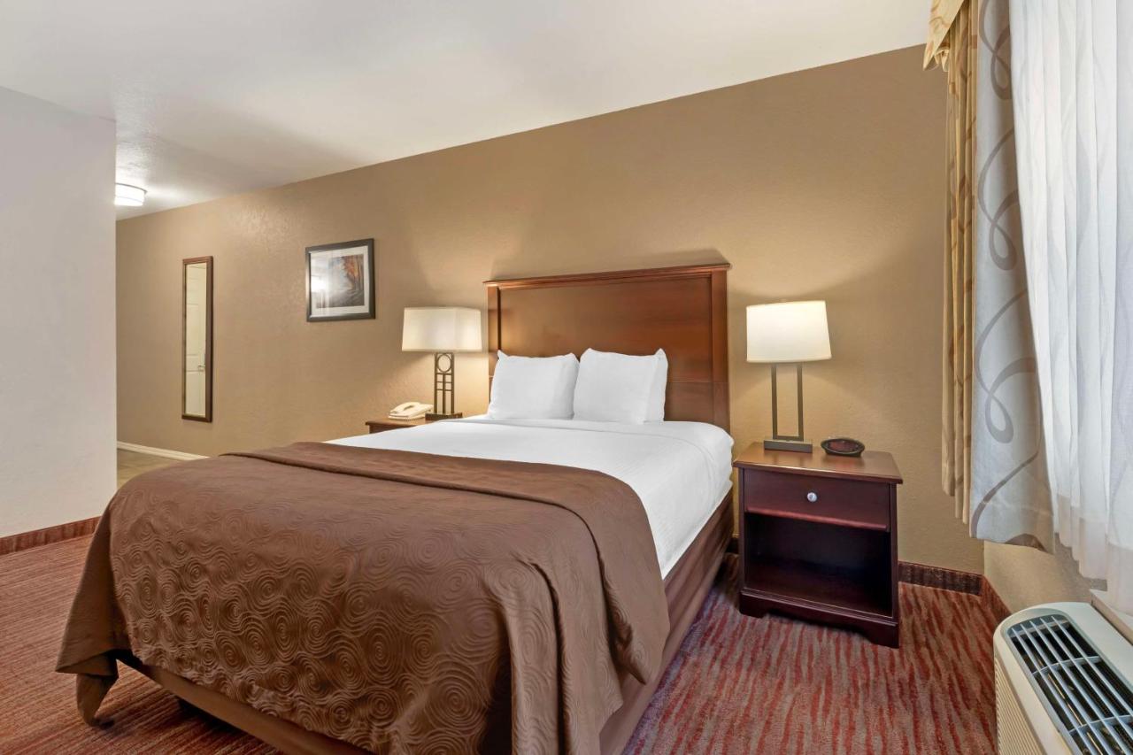 Double Room at Best Western Plus Concord Inn