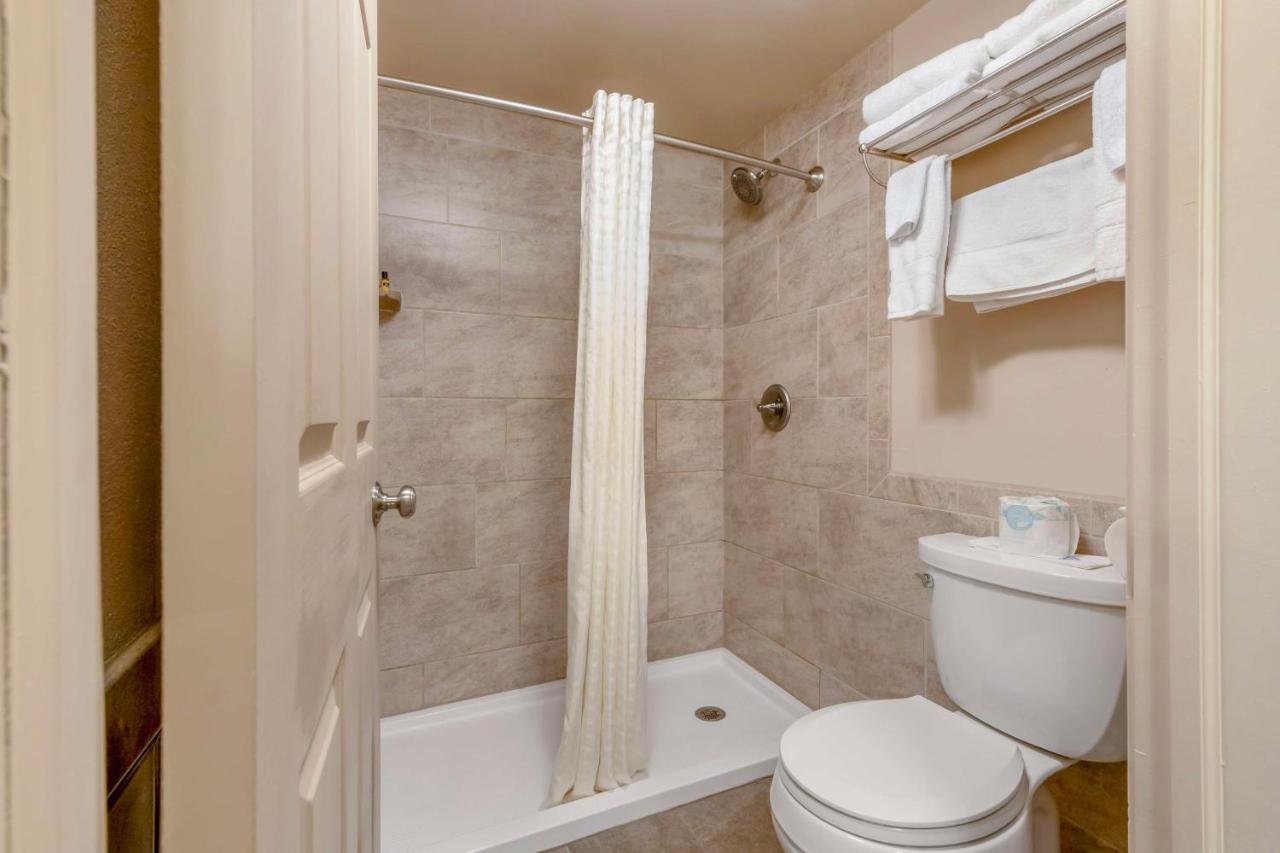 Double Room at Best Western Plus Concord Inn