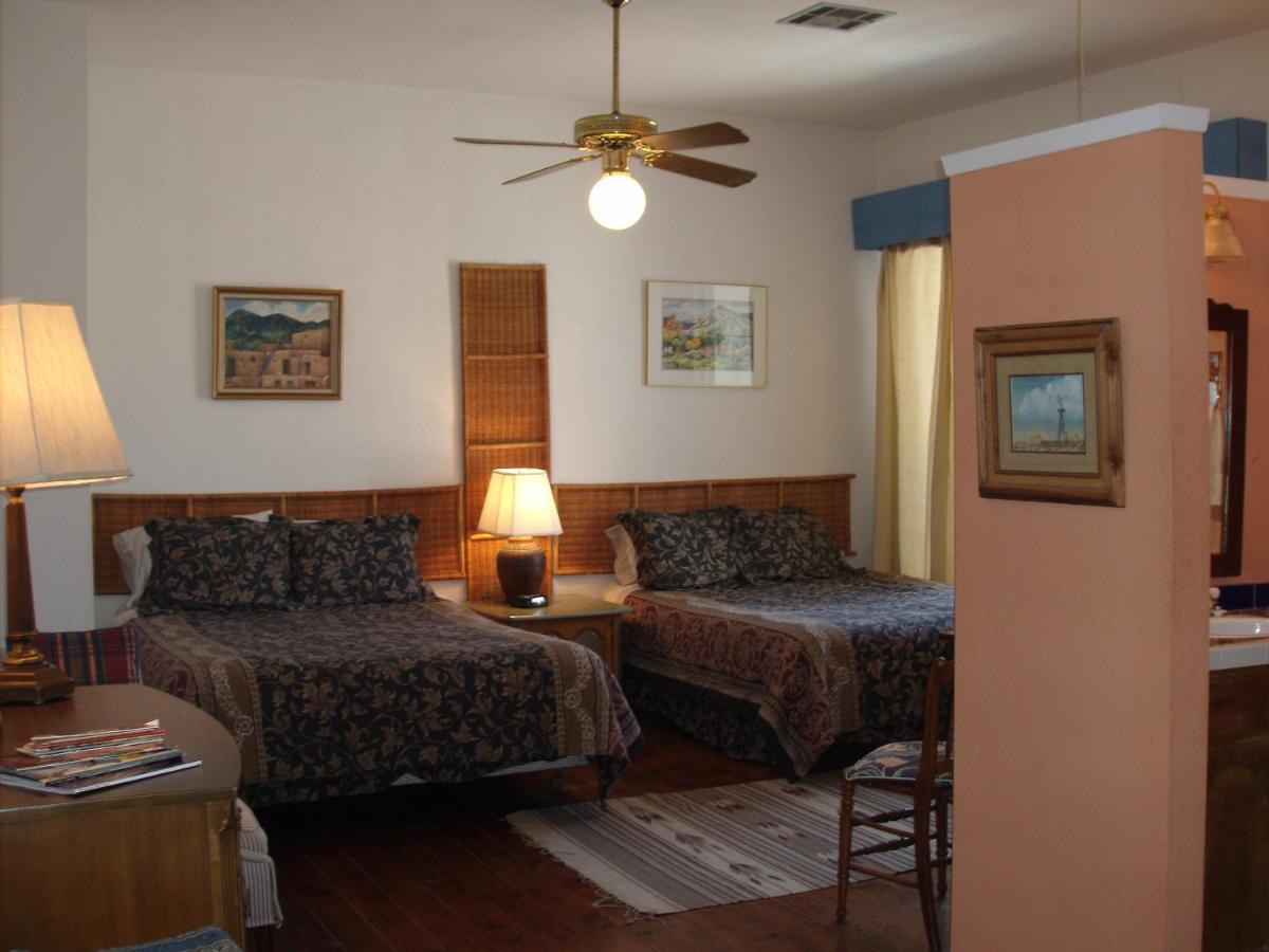 | Lundeen Inn of the Arts