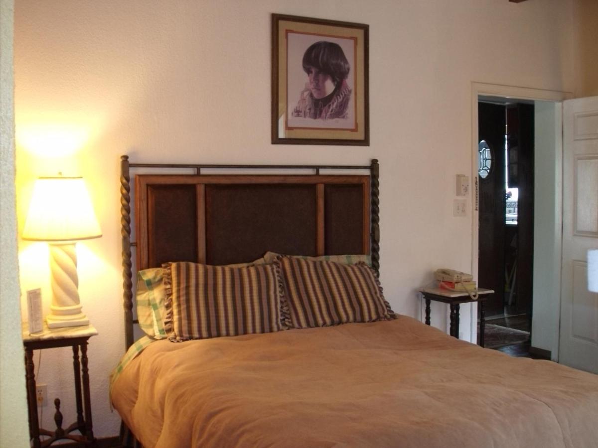 | Lundeen Inn of the Arts