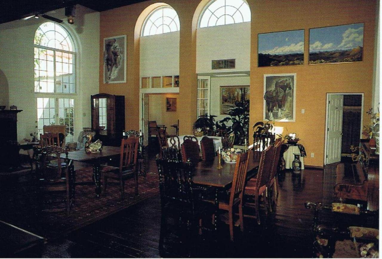 | Lundeen Inn of the Arts