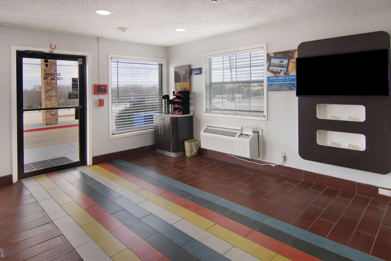 | Motel 6-Red Oak, TX - Dallas