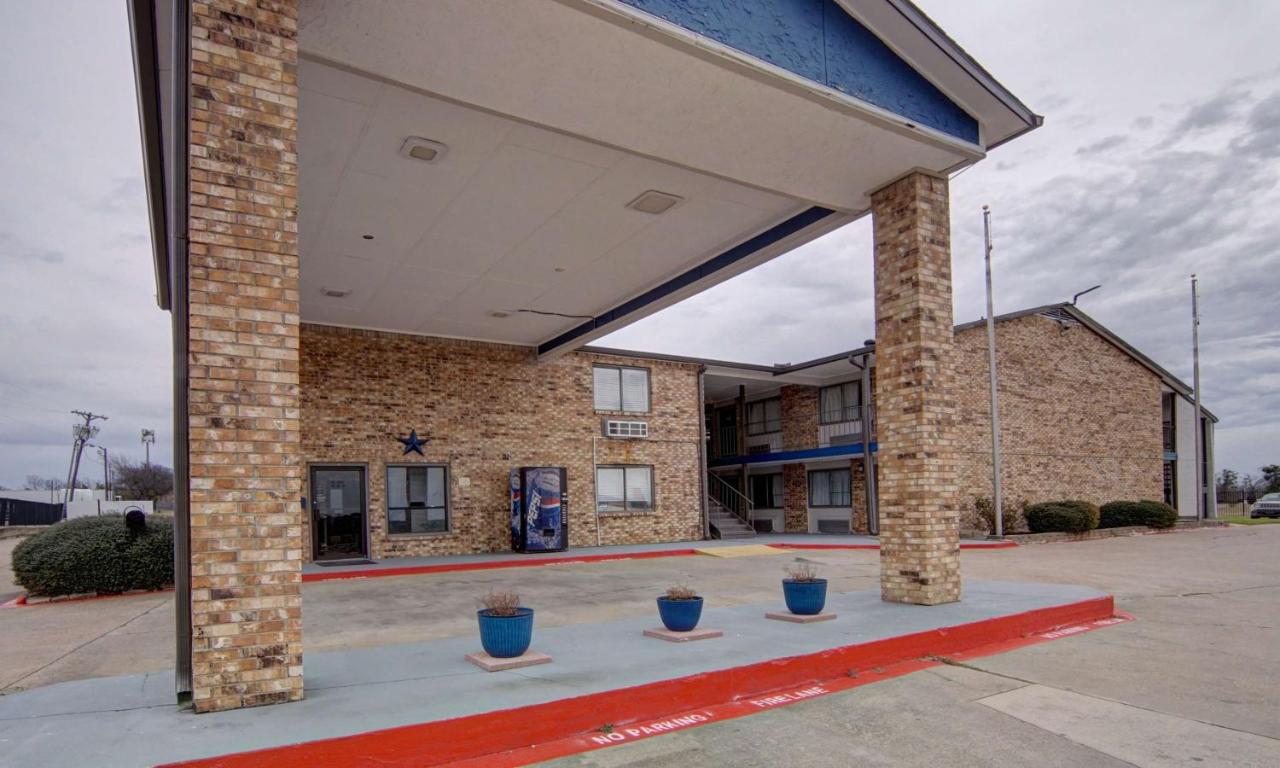 | Motel 6-Red Oak, TX - Dallas