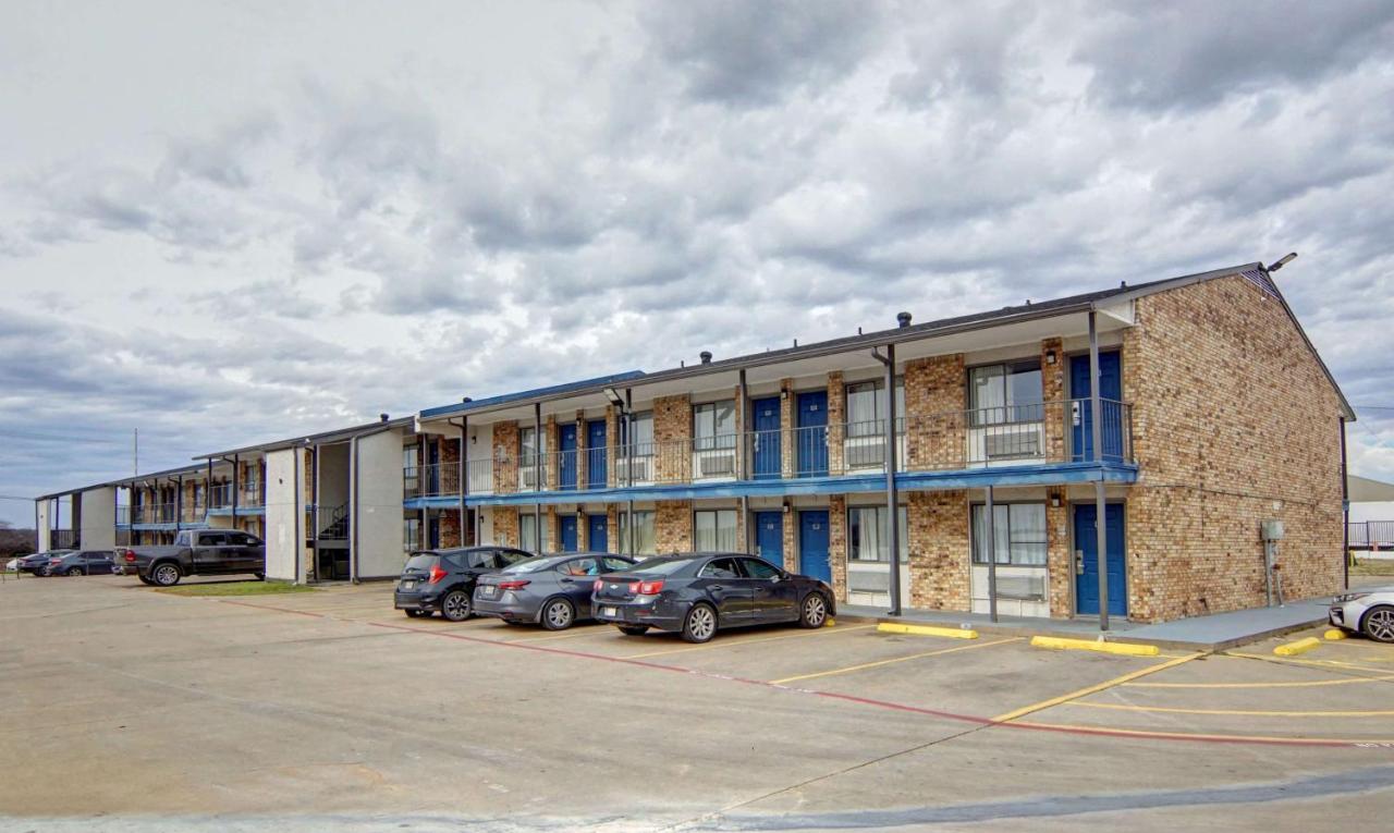 | Motel 6-Red Oak, TX - Dallas