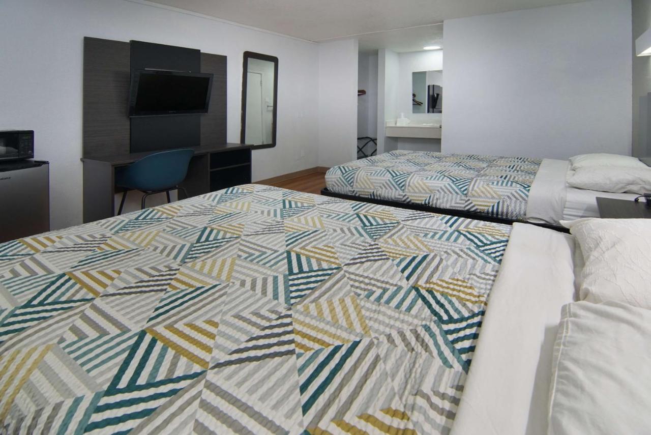 | Motel 6-Red Oak, TX - Dallas