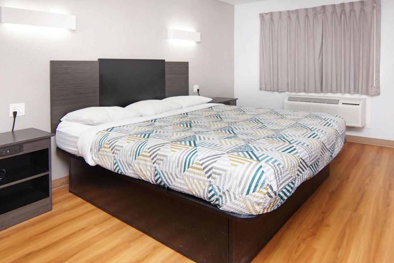 | Motel 6-Red Oak, TX - Dallas