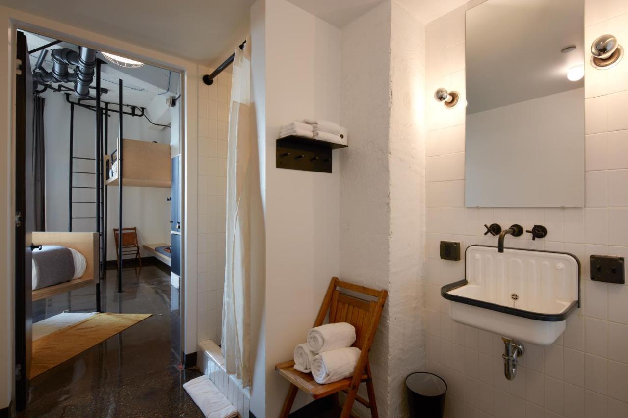 Queen/Twin Loft- Mobility/Hearing - Transfer Shower at The Robey, Chicago, a Member of Design Hotels
