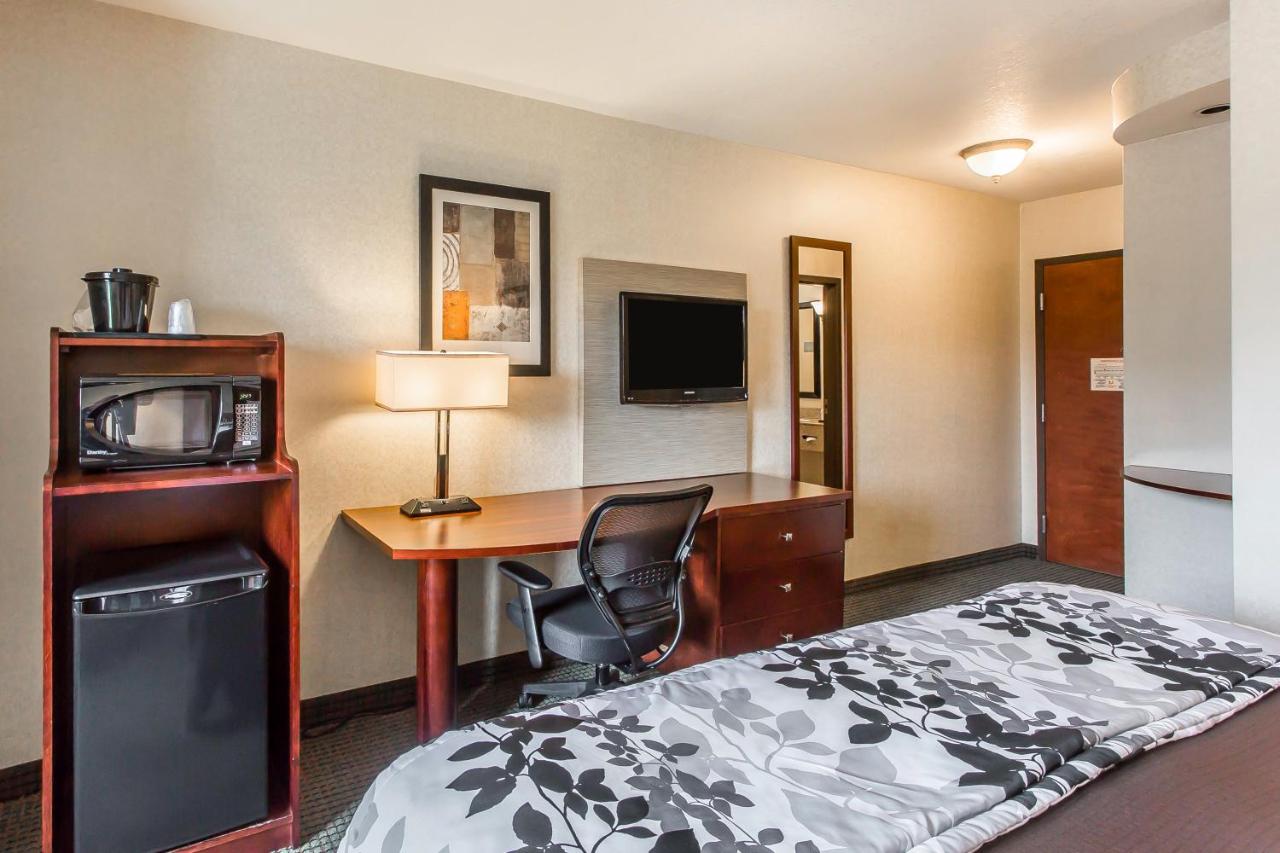King Room - Disability Access/Non-Smoking at Sleep Inn & Suites Manchester near Arnold AFB