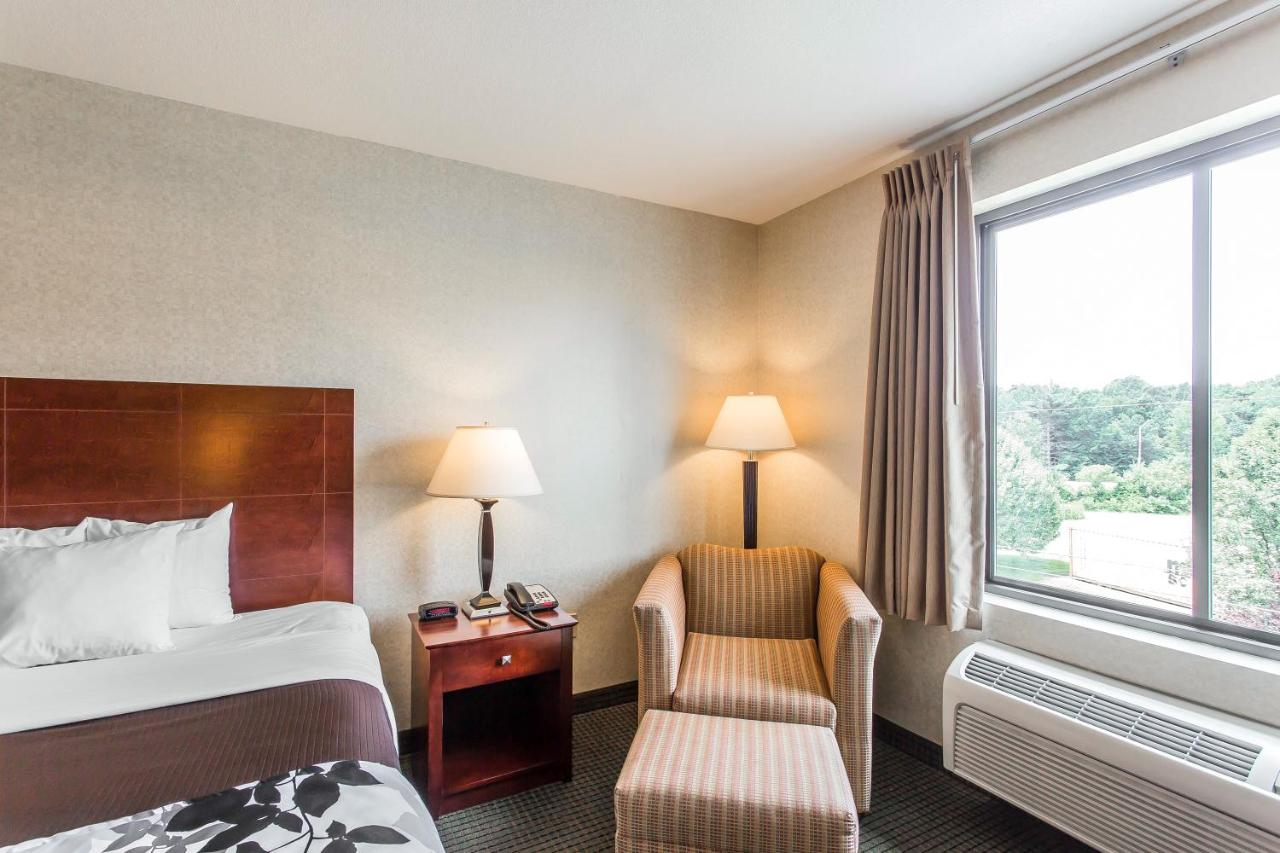 King Room - Disability Access/Non-Smoking at Sleep Inn & Suites Manchester near Arnold AFB