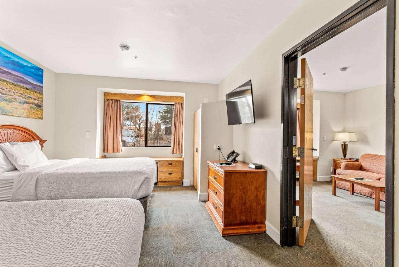 One-Bedroom Suite - Non-Pet Friendly/Non-Smoking at Days Inn by Wyndham Camp Verde Arizona
