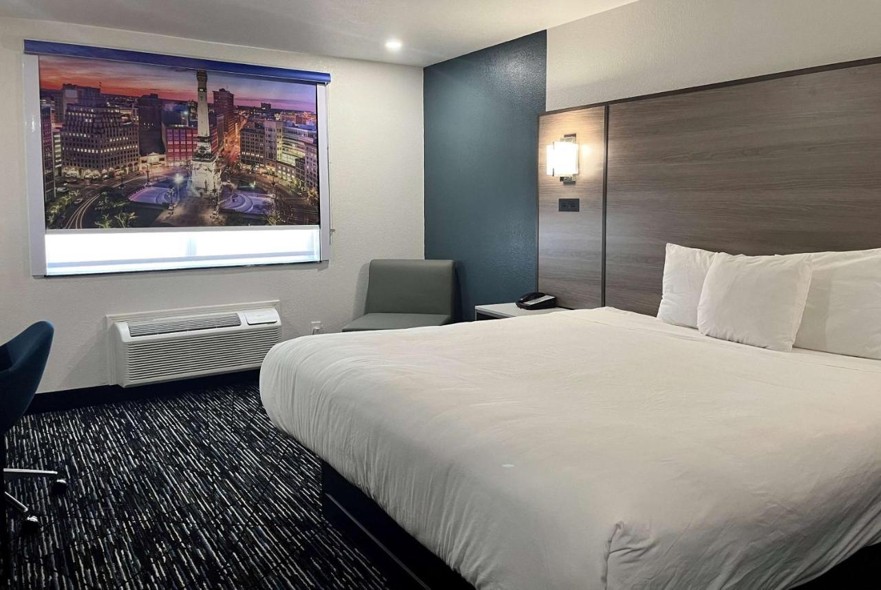 King Room - Non-Smoking at Baymont by Wyndham Indianapolis Northeast