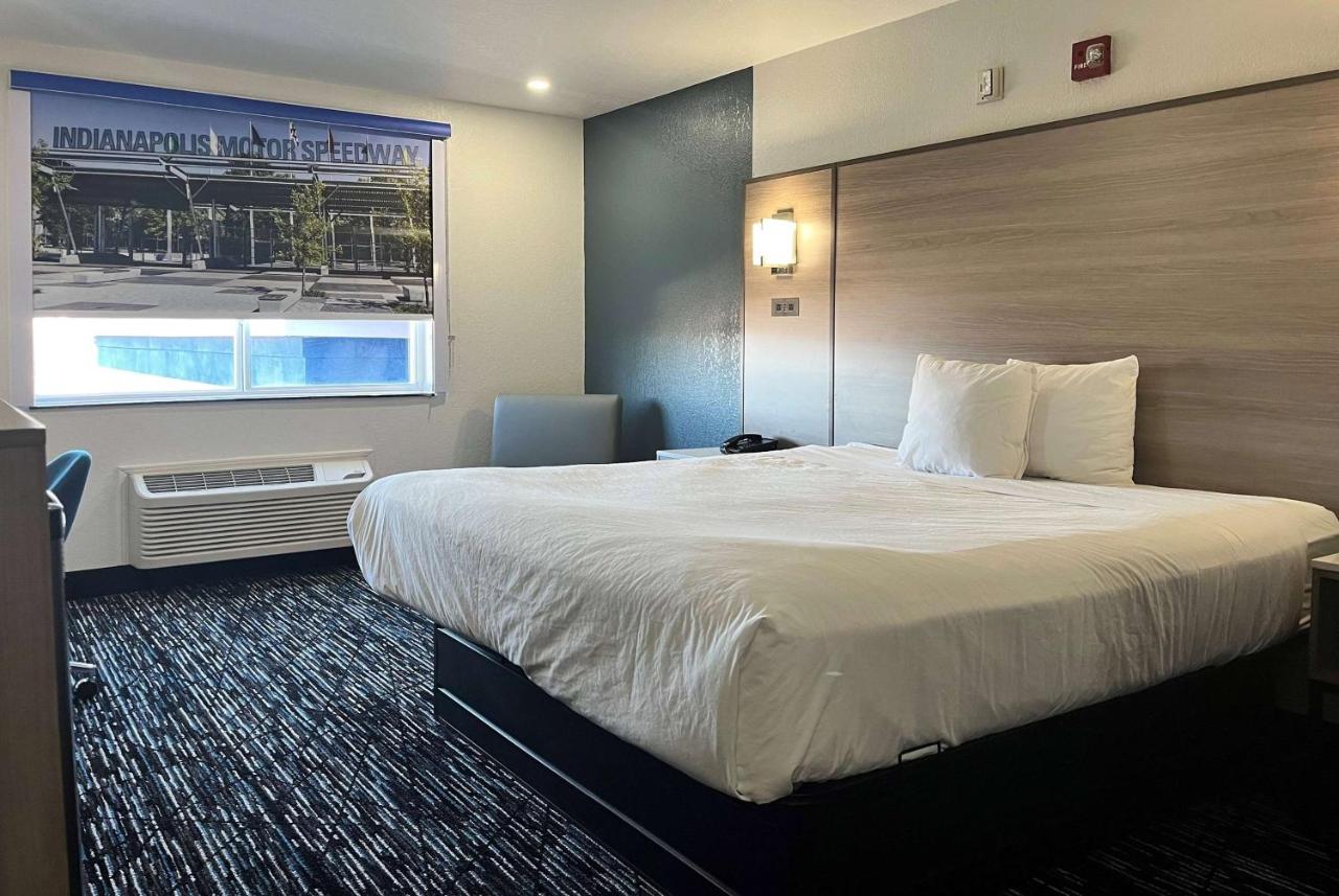 King Room - Disability Access/Non-Smoking at Baymont by Wyndham Indianapolis Northeast