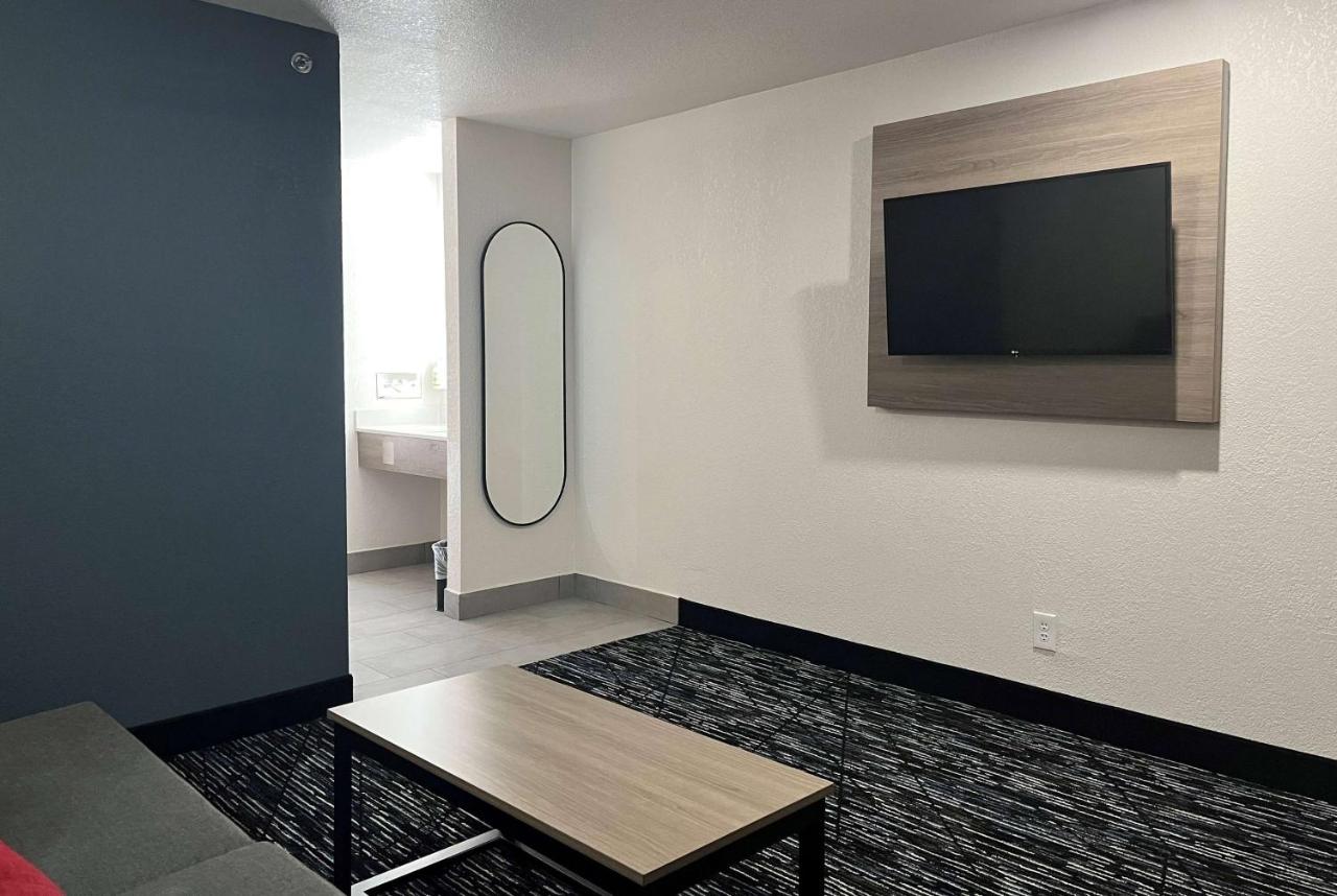 King Studio Suite - Non-Smoking at Baymont by Wyndham Indianapolis Northeast