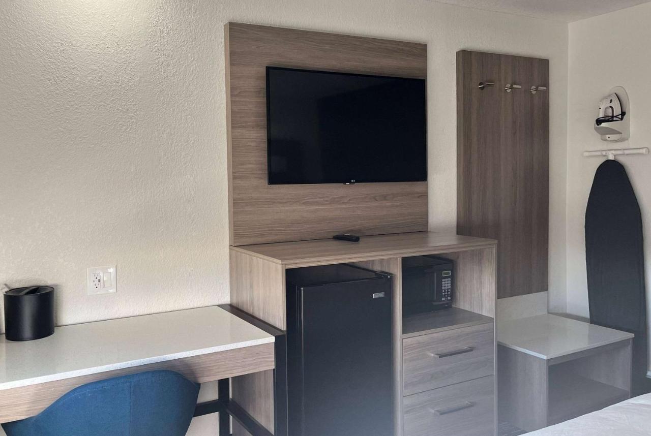 King Studio Suite - Non-Smoking at Baymont by Wyndham Indianapolis Northeast