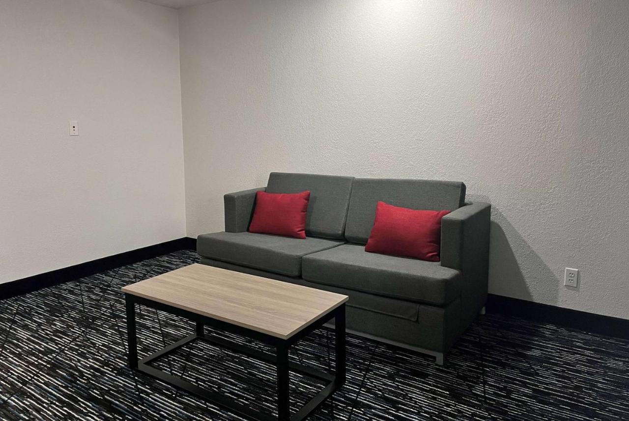 King Studio Suite - Non-Smoking at Baymont by Wyndham Indianapolis Northeast