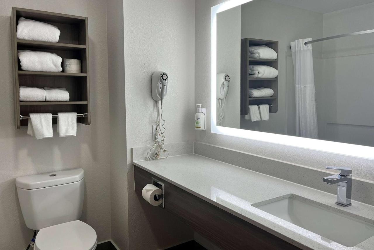 King Room - Non-Smoking at Baymont by Wyndham Indianapolis Northeast