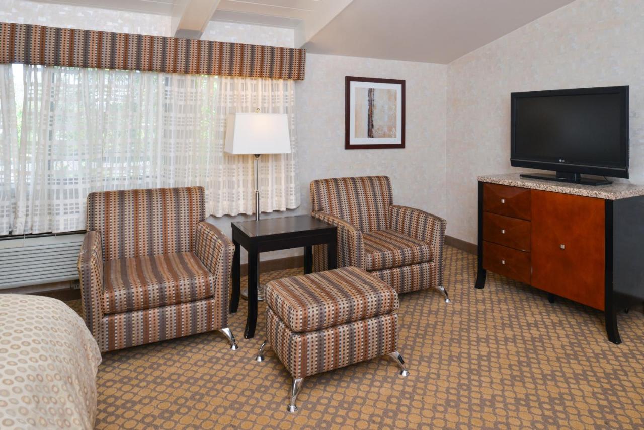 Deluxe King Room with Patio at Best Western Corte Madera Inn