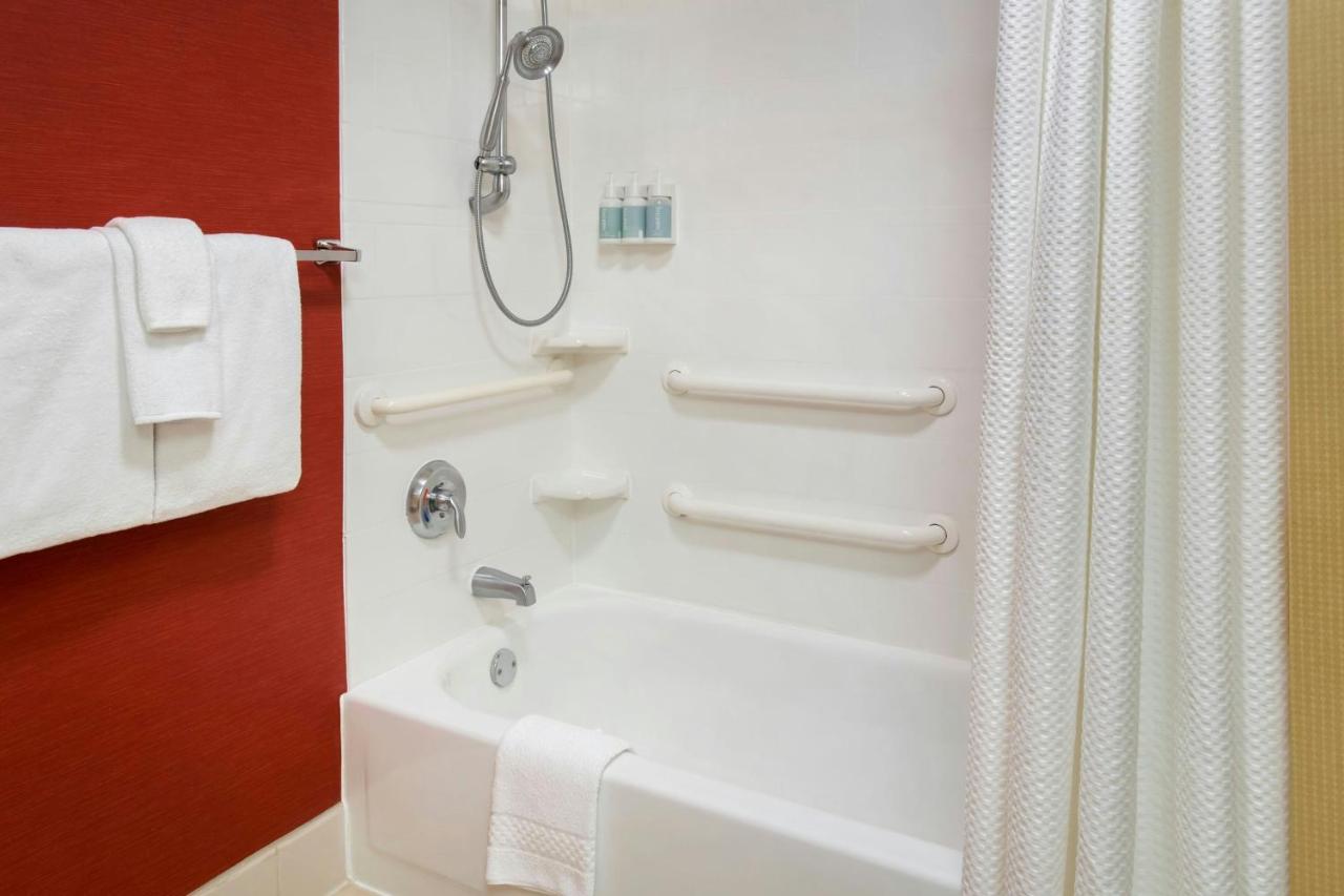 | Courtyard by Marriott Mt. Laurel