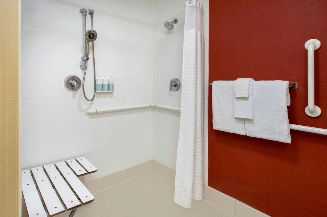 | Courtyard by Marriott Mt. Laurel