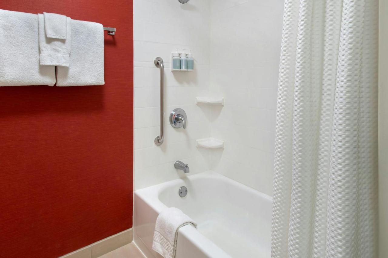 | Courtyard by Marriott Mt. Laurel