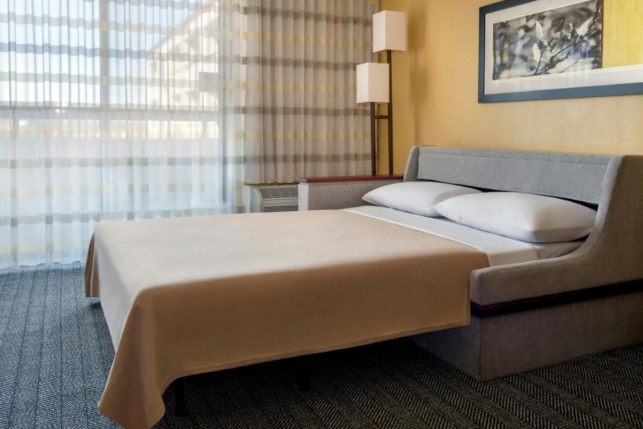 | Courtyard by Marriott Mt. Laurel