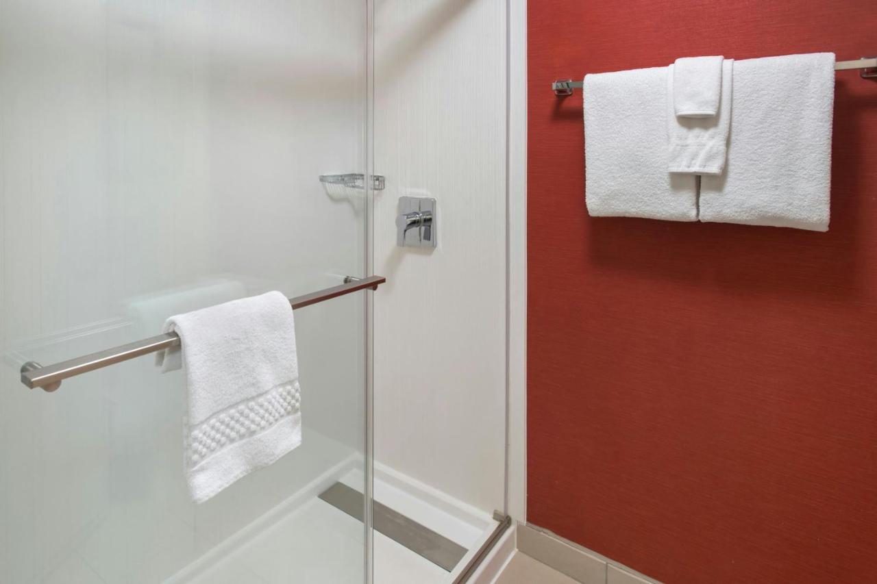 | Courtyard by Marriott Mt. Laurel