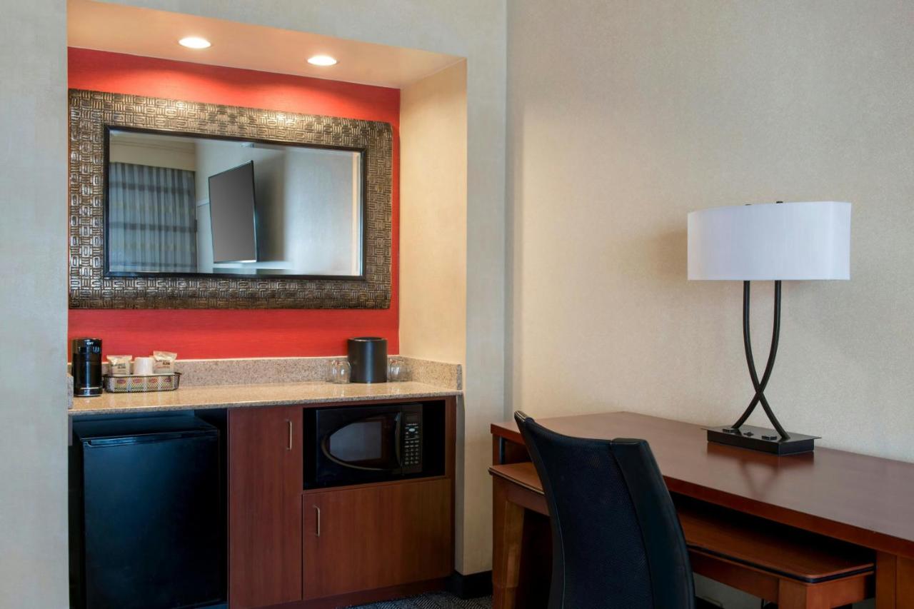 | Courtyard by Marriott Mt. Laurel