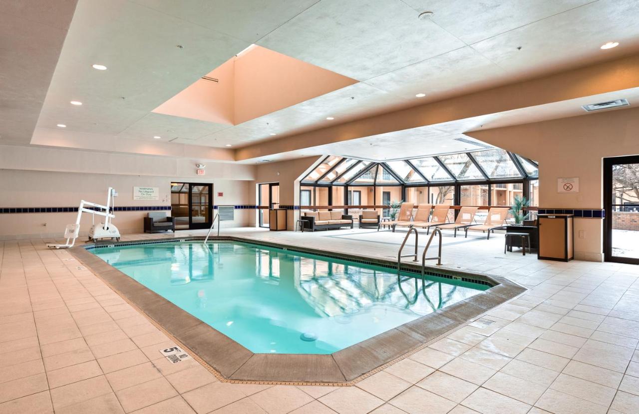 | Courtyard by Marriott Toledo Airport Holland
